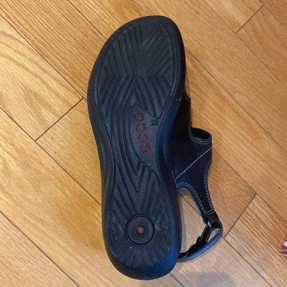 Ecco black, women’s Velcro sandals, barely worn. Size 38 See photos - Picture 3 of 6